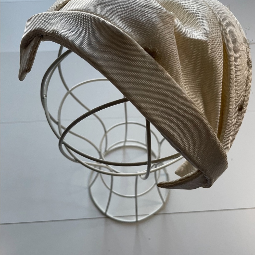 Cream Canvas Hat missing veil